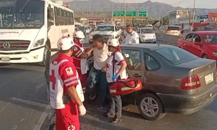 Hombre iba ‘volado’ en Valdés Sánchez; pierde el control y termina lesionado