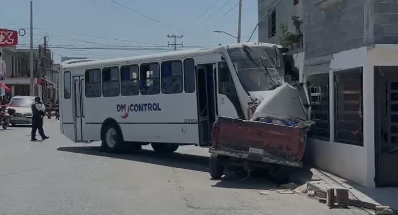 Muere prensado en choque frontal, en Saltillo