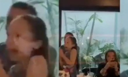 El momento en que matan a dos presuntos delincuentes en la fiesta de cumpleaños de sus hijos (video)