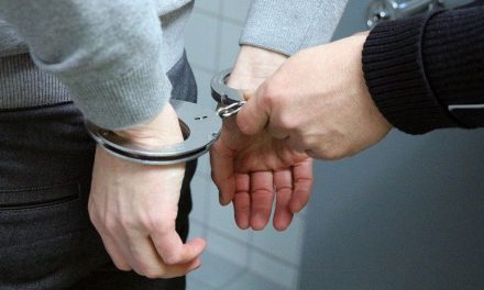 Un hombre se pone furioso con su pareja por mandarlo a trabajar y la deja sin dientes en Saltillo