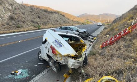 Mujer termina herida tras fuerte accidente en la carretera a Monclova