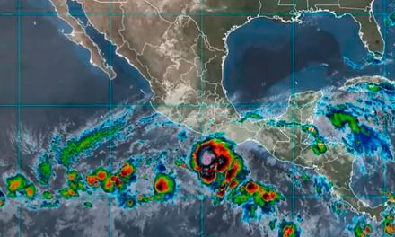 Agatha se convierte en huracán categoría 1; amenaza las costas de Oaxaca y Guerrero