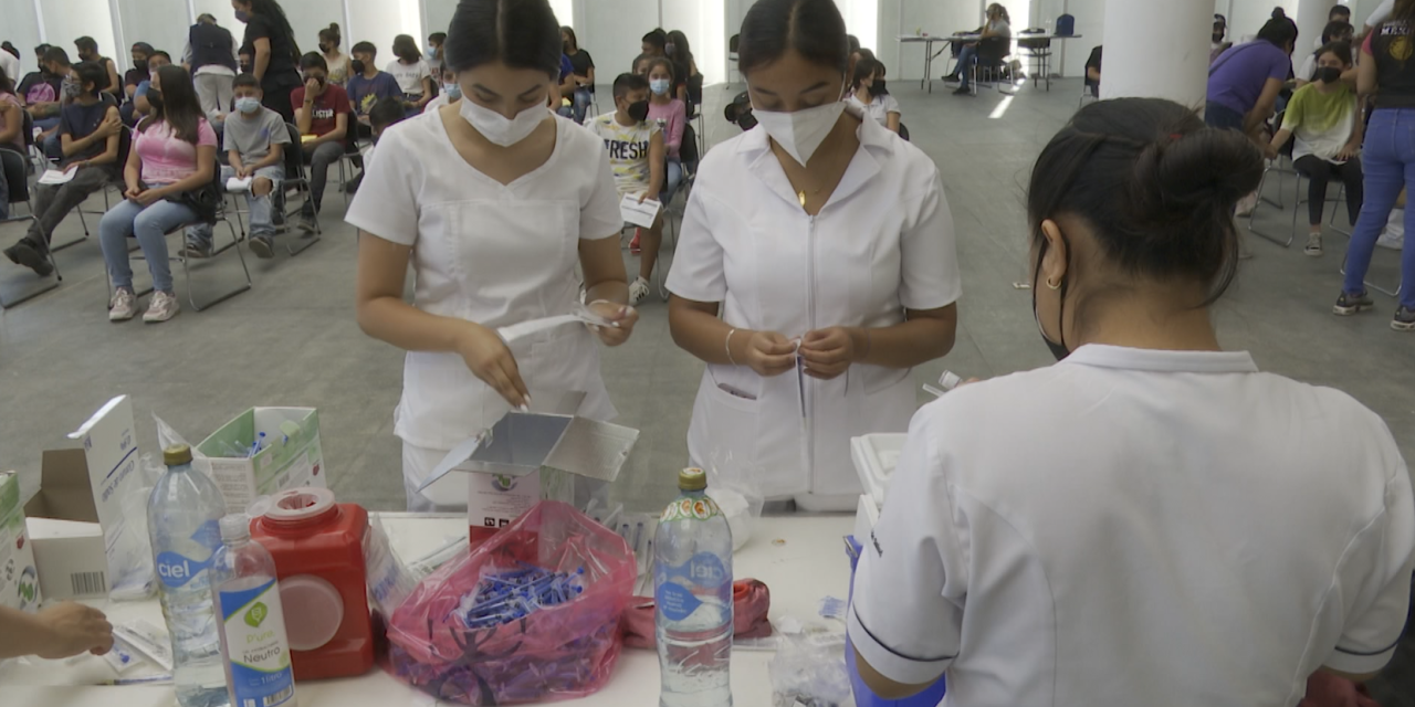 Arranca vacunación de menores de 12 a 14 años