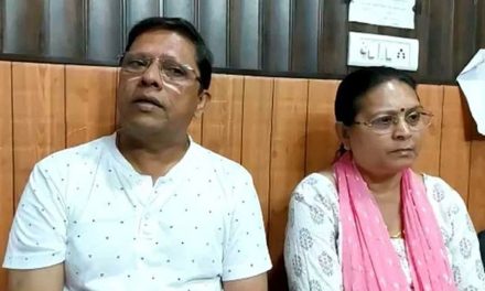 Padres en la India demandan a su hijo por más de medio millón de dólares porque no les da un nieto