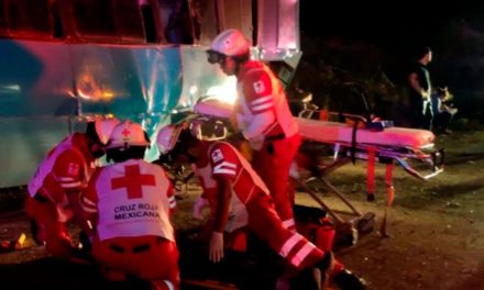 Mueren 14 jornaleros tras brutal accidente en Jalisco; hay 19 heridos