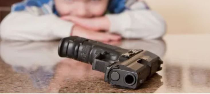 Niños de nueve años disparan contra otro de cinco en Indiana