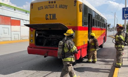 Ruta Saltillo-Ramos apunto de arder en llamas por corto circuito