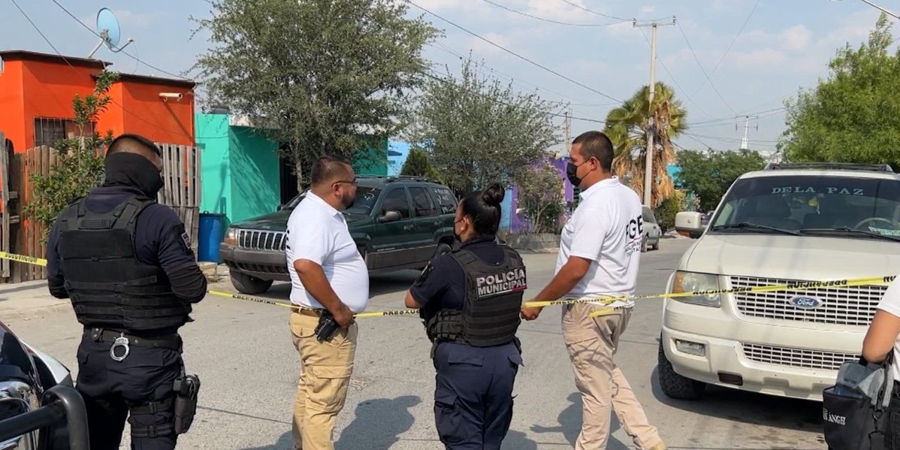 Encuentran a hombre en estado de putrefacción en la regadera de su casa en Ramos Arizpe