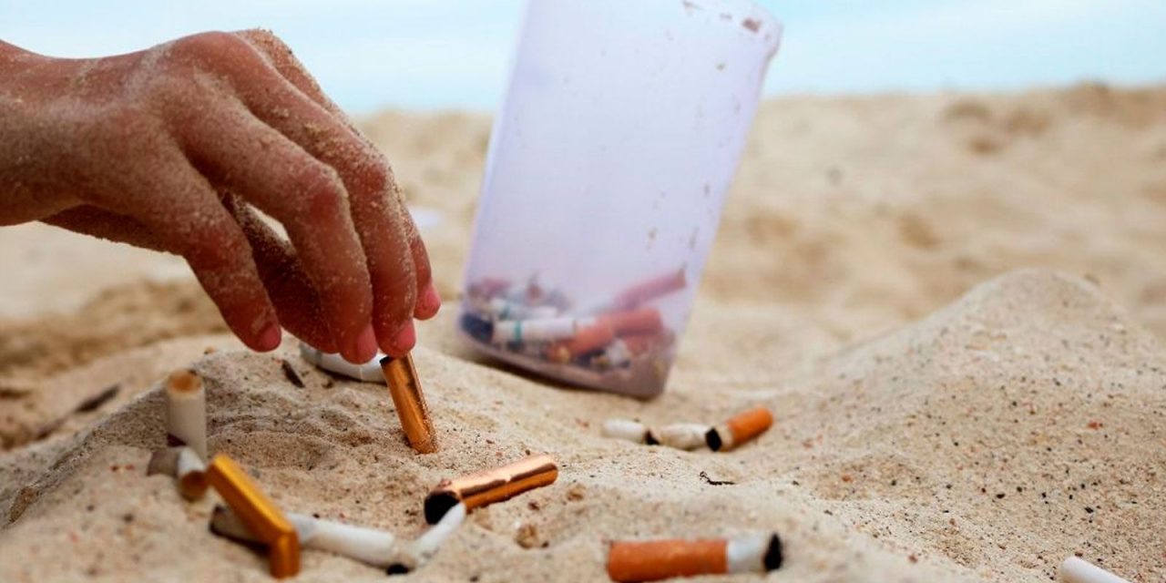 AMLO busca prohibir fumar en playas, estadios y parques