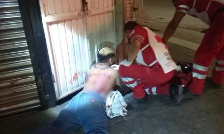 Aparece hombre tirado en el centro de Saltillo; fue herido con arma blanca