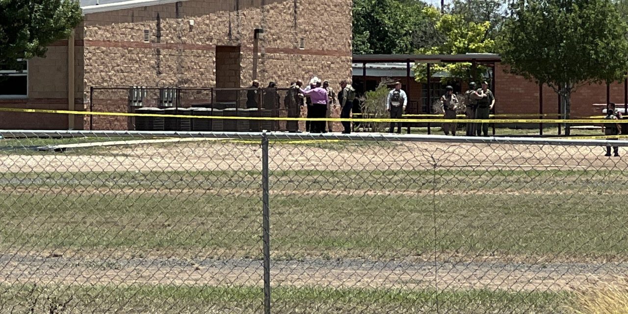 Reportan balacera en escuela de Texas; maestro recibió un disparo