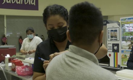 Siguen vacunando a menores y rezagados en Coahuila