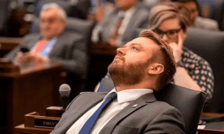 Oklahoma: Legislador pide vasectomía obligatoria para adolescentes