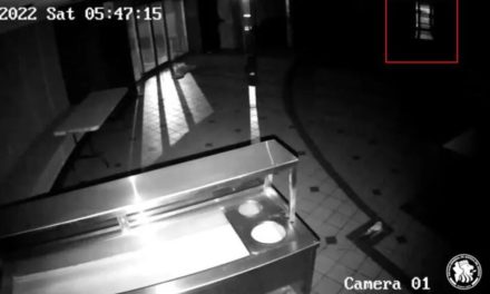 Fiscalía identifica a la persona que abordó un auto afuera del Motel Nueva Castilla cuando Debanhi desapareció