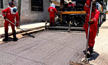 Aplican más de 150 mil metros cuadrados de pavimento en Torreón