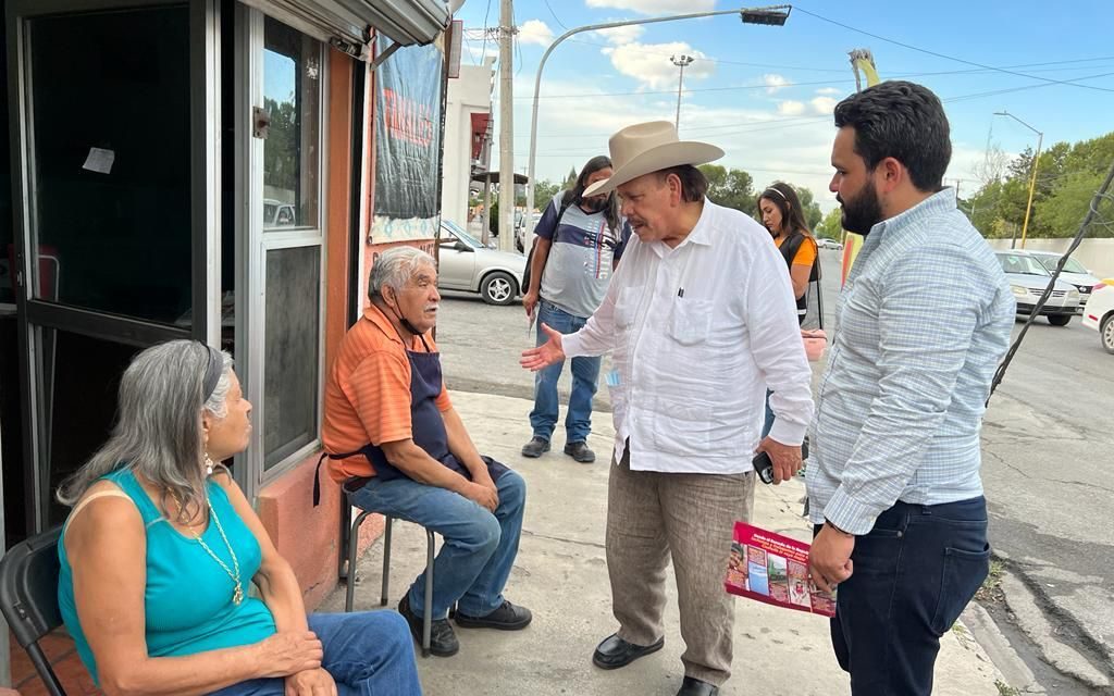 Armando Guadiana y Alberto Hurtado recorren el centro de Saltillo