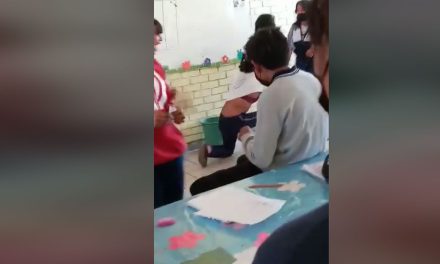 Saltillo: Graban pelea de alumnas de secundaria en la colonia Zaragoza (video)