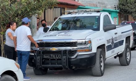 Por cruzar la calle corriendo y sin precaución, un par de hermanitos fueron atropellados en Saltillo