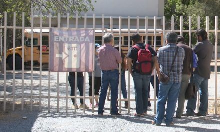 Alumnos toman Escuela Superior de Música en Saltillo