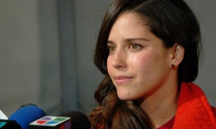 Internan a la actriz Ana Claudia Talancón por vómito de sangre