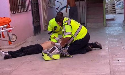 Hombre se arroja de un segundo piso para intentar quitarse la vida en Saltillo (Video)