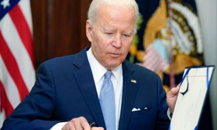 Joe Biden firma medida histórica sobre armas y dice que ‘se salvarán vidas’