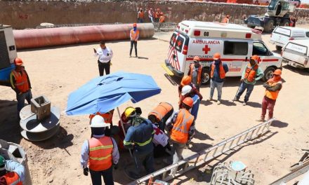 Trabajador sufre caida en sistema vial Cuatro Caminos de Torreón