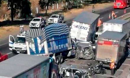 Tráiler provoca carambola en carretera León-Aguascalientes; hay 4 muertos