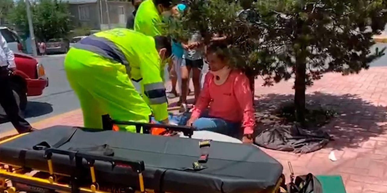 Se pasa el rojo y choca en LEA y obregón