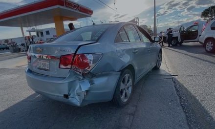 Quería ponerle gasolina y termina provocando accidente en Saltillo
