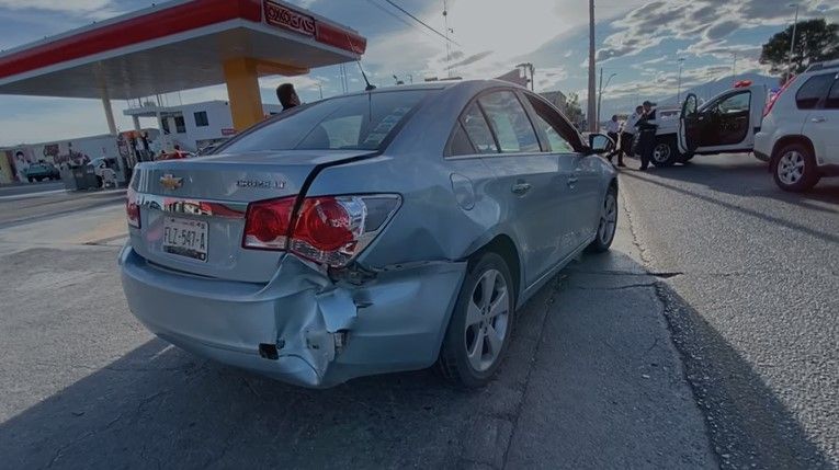 Quería ponerle gasolina y termina provocando accidente en Saltillo