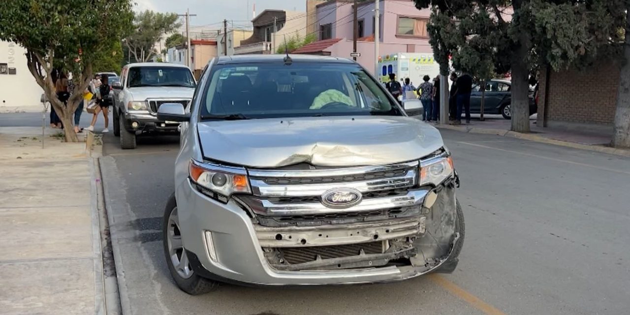 Conductora no respeta su alto y provoca accidente en Saltillo