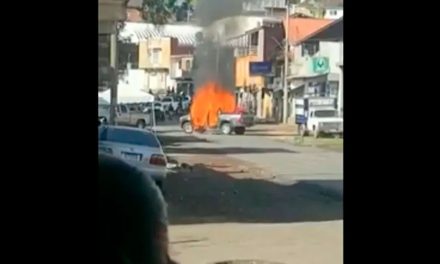 Chocan CJNG y Cárteles Unidos, ‘calientan’ Michoacán con tiroteos y autos quemados (video)