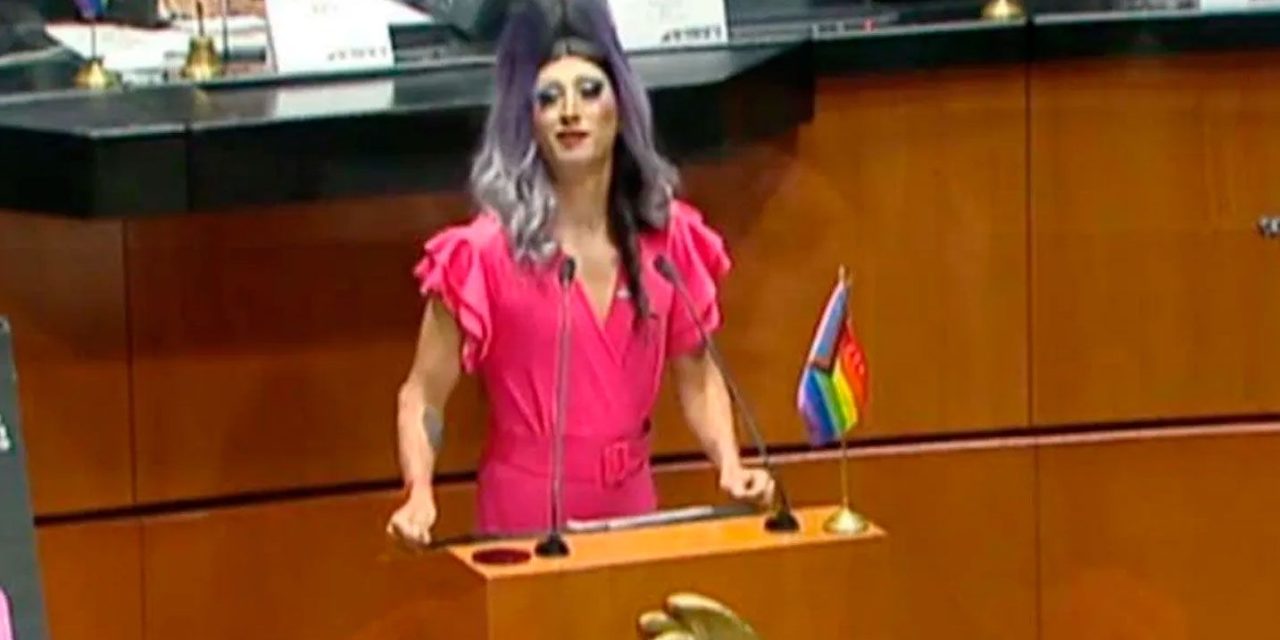 Jesús Barraza, la primera “drag queen” en el Senado de la República en México