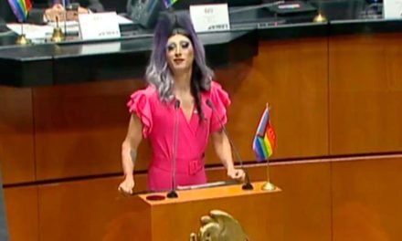 Jesús Barraza, la primera “drag queen” en el Senado de la República en México