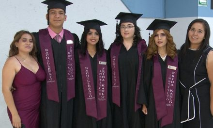 Se gradúa primera generación en el Instituto Frida Kahlo
