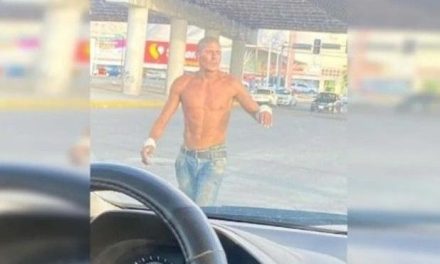 Saltillo tiene al limpiaparabrisas más musculoso del mundo