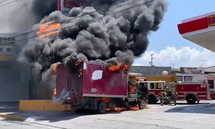 Así fue como se vivieron momentos de pánico en Saltillo por camioneta que e incendió en una gasolinera (Video)