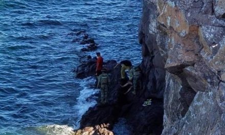 Lancha con 19 pasajeros sufre volcadura y mueren ocho personas en Guaymas