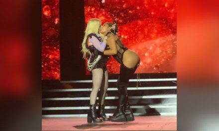 El ‘Lightyear’ de Madonna: se da tremendo beso con Tokischa en escenario (video)