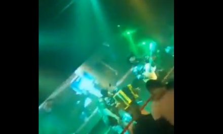 Gente del ‘Mayo’ amenaza a músicos y corta corrido de los ‘Chapitos’ (video)