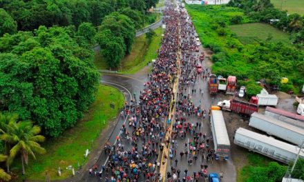 AMLO rechaza contener migrantes incrementando retenes militares