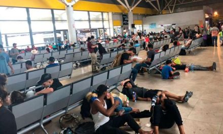 Migrantes varados en Monterrey esperan apoyo para avanzar a la frontera con EU