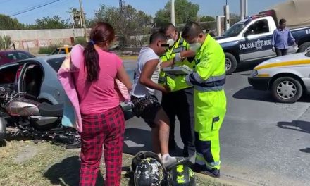 Motociclista sufre fractura luego choque con auto en Saltillo