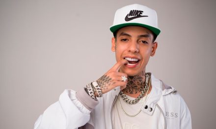 No soy un objeto: Natanael Cano se niega a tomarse fotos con fans
