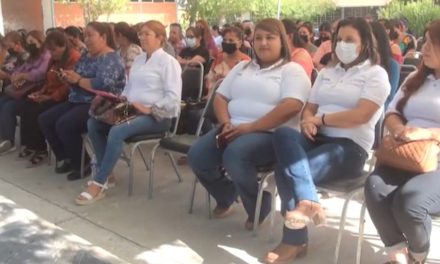 Reciben beca 105 mujeres del municipio de Parras