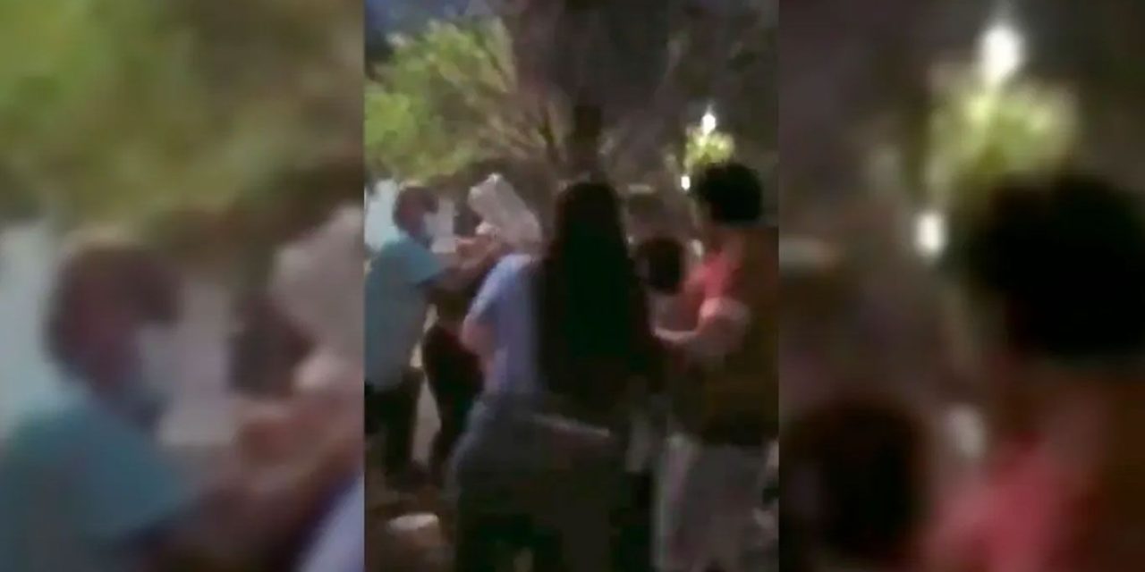 Se desata riña por agua en parque de Nuevo León (video)