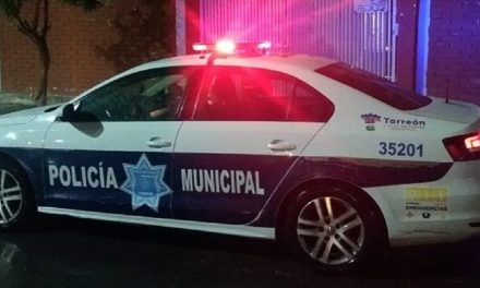 Entran a casa de abuelito de 80 años en Torreón y recibe a los maleantes a balazos
