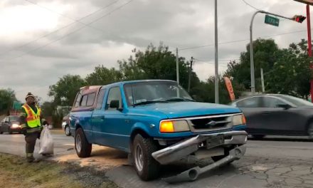Mujer no guarda distancia y provoca accidente múltiple en Valdéz Sánchez