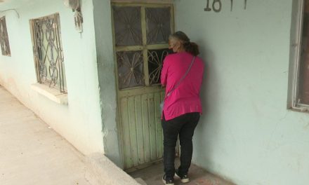 Mujer de Saltillo no tiene a donde ir; clama por ayuda